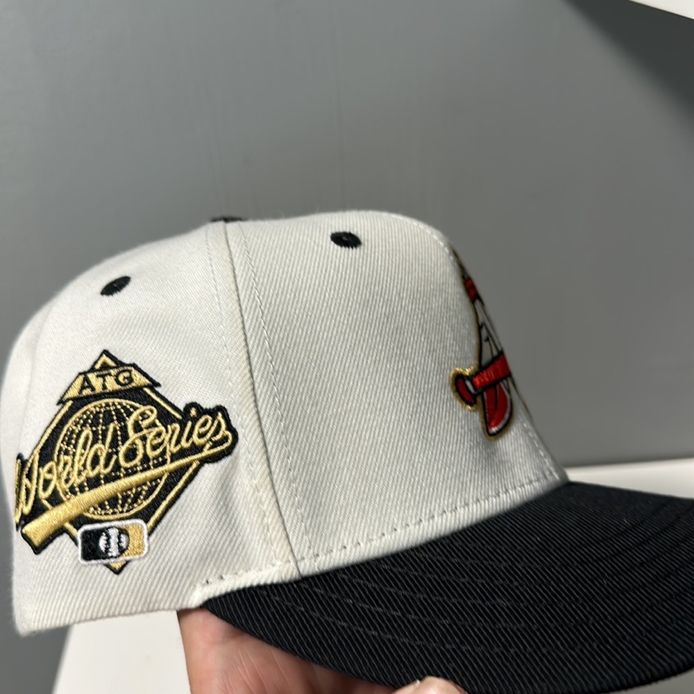 World Series SnapBack - Picture 2 of 3